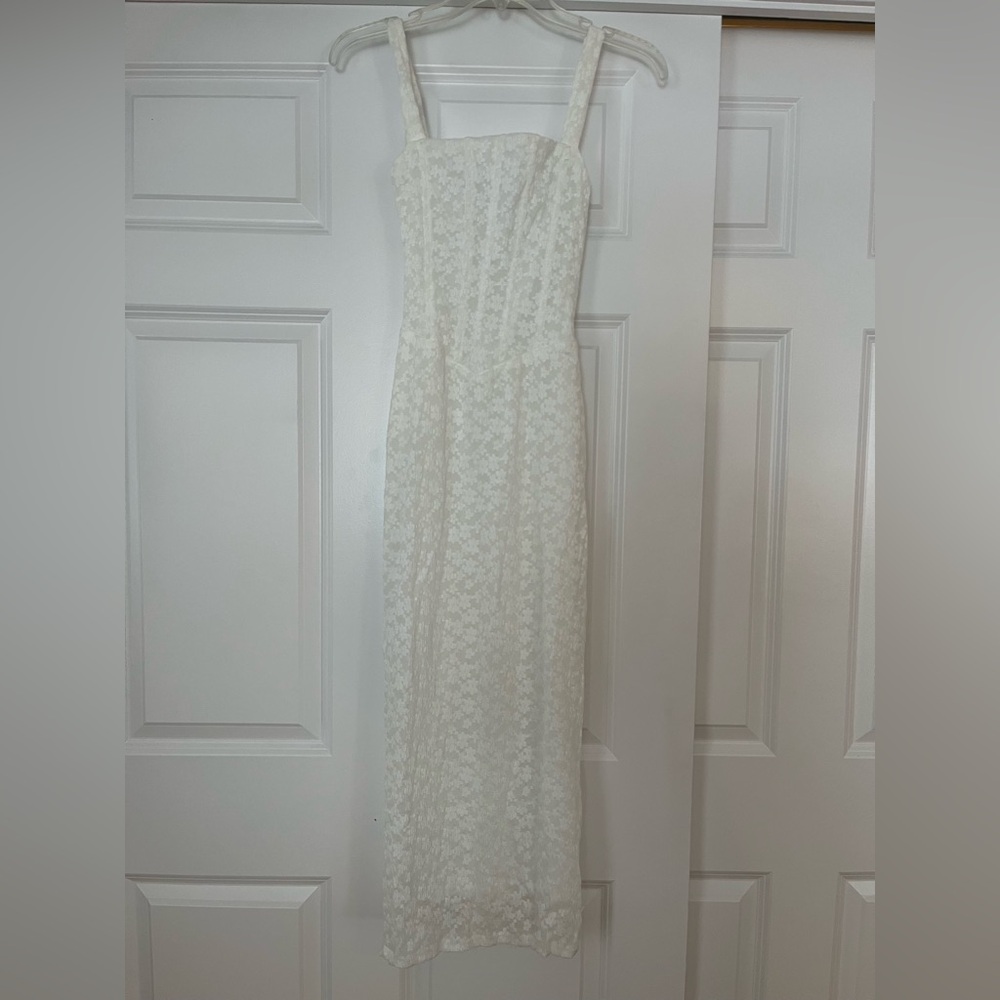 Chic Strapless White Lace Dress